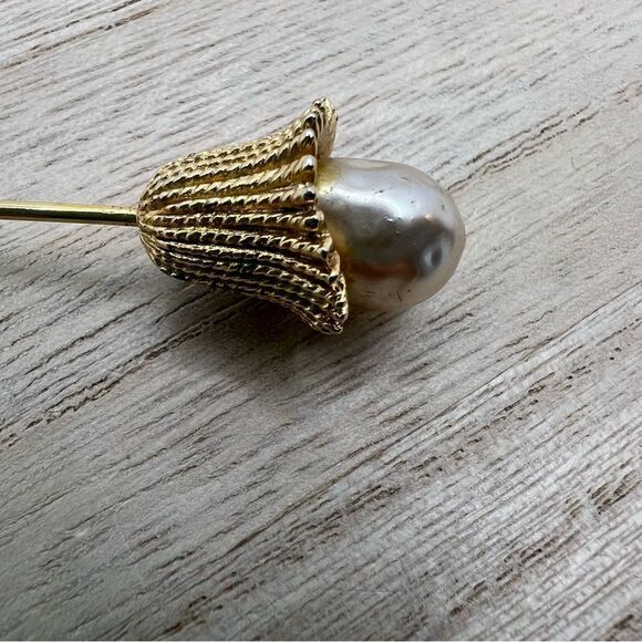 Vintage gold tone and pearl intricate stick pin (untested) - Picture 2 of 10